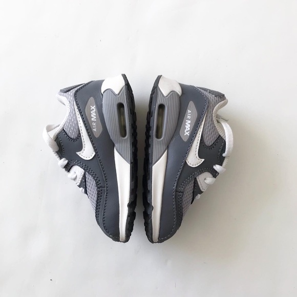 Nike gray air max sneakers  EUC size 6 - Picture 2 of 8